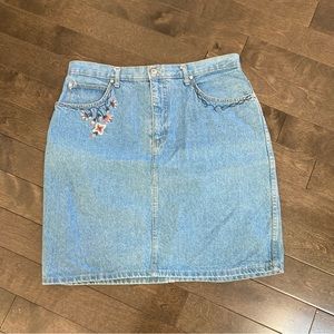 Topaz Size 16 Blue Denim Skirt Embroidery Pockets